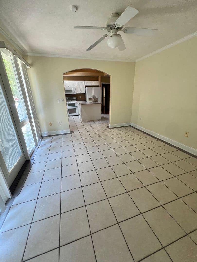 New Bern House: 403 Neuchatel Road