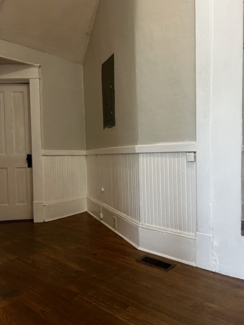 New Bern Apartment: 412 Johnson St