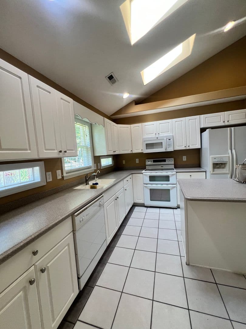 New Bern House: 403 Neuchatel Road