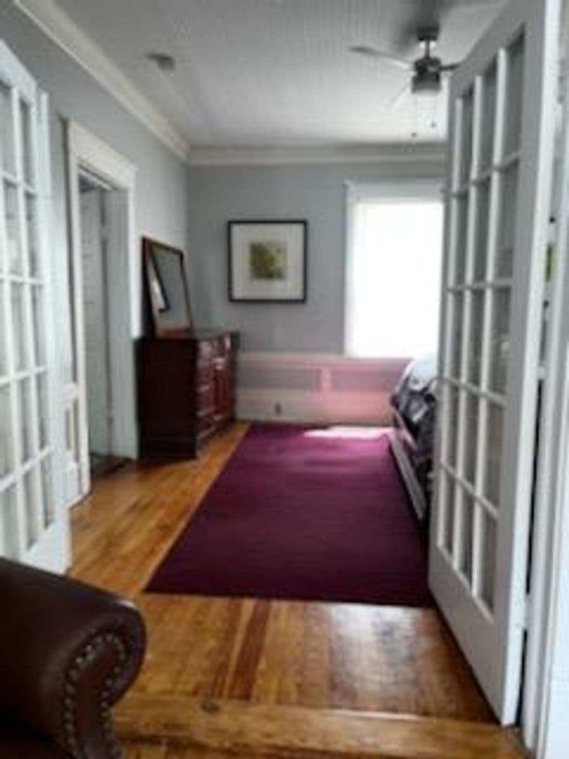 New Bern House: 619 Queen St A