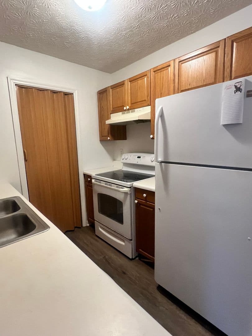 New Bern House: 401 Pine St. Apt B