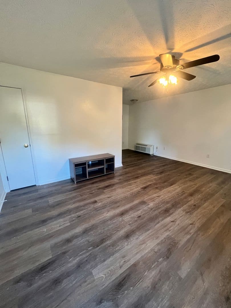 New Bern House: 401 Pine St. Apt B