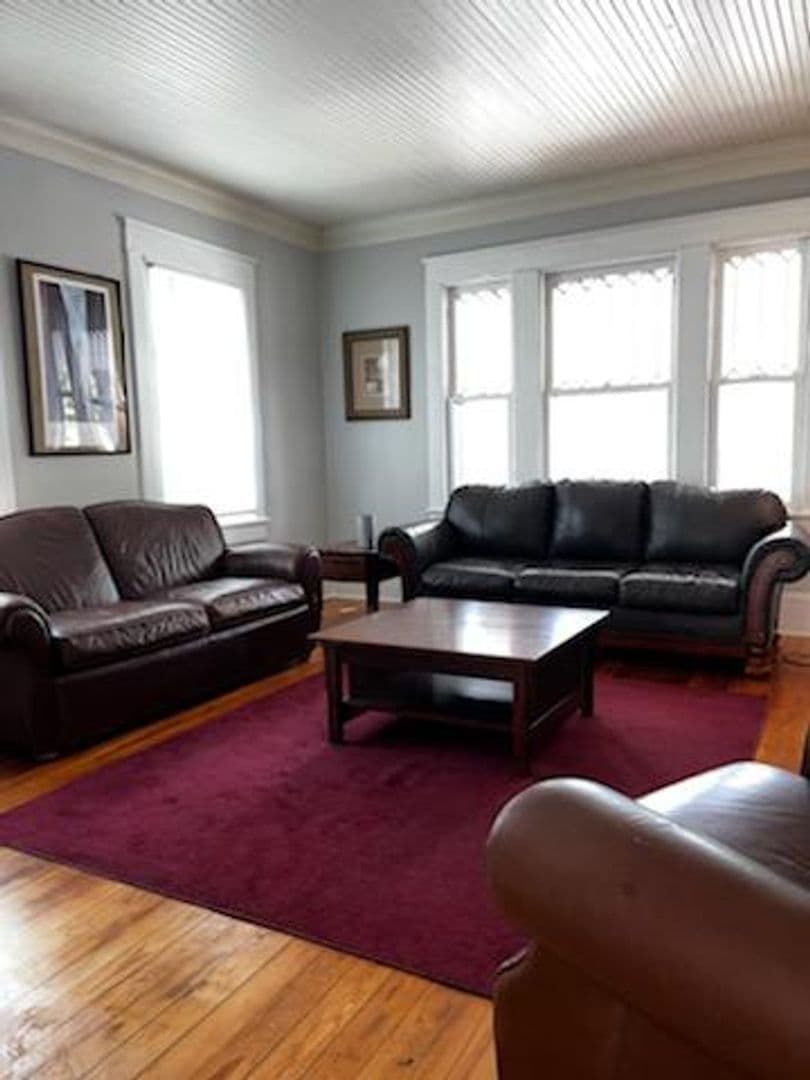 New Bern House: 619 Queen St A