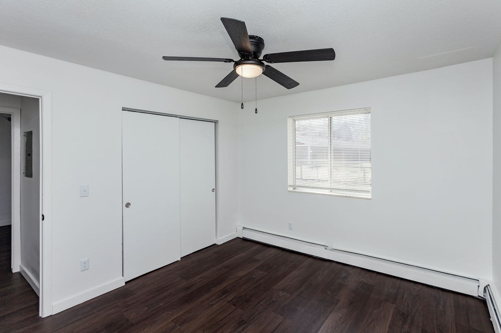 Des Moines Apartment: 1646 Hull Ave