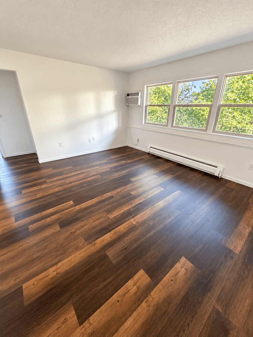 Des Moines Apartment: 2901 Boston Ave