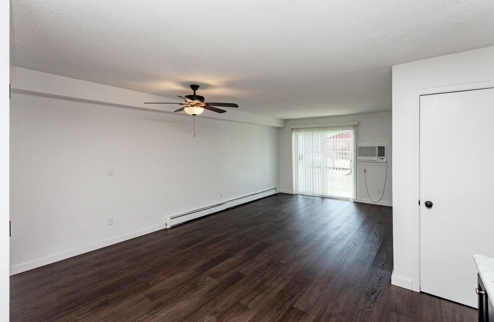 Des Moines Apartment: 1646 Hull Ave