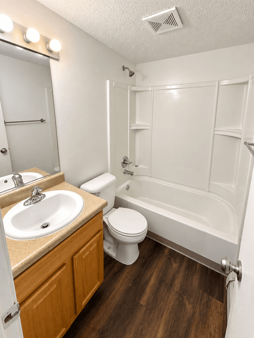 Des Moines Apartment: 2901 Boston Ave