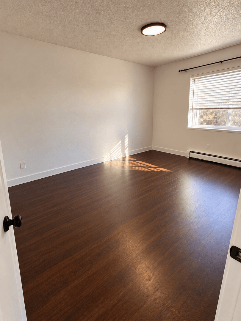 Des Moines Apartment: 211 E McKinley Ave