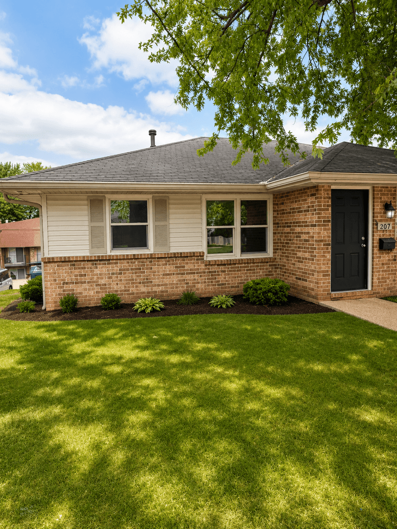 Des Moines Apartment: 2901 Boston Ave