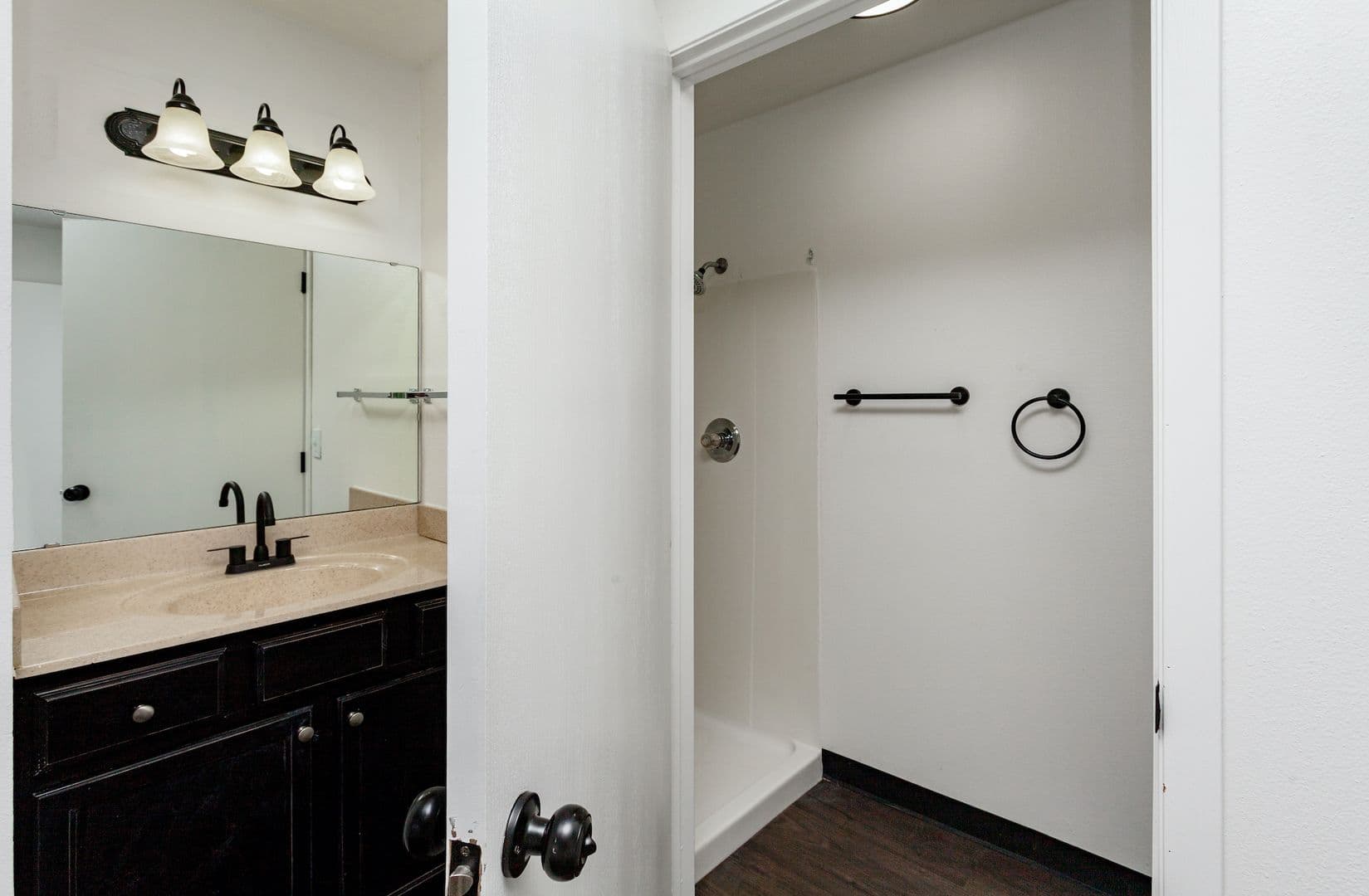 Des Moines Apartment: 1646 Hull Ave