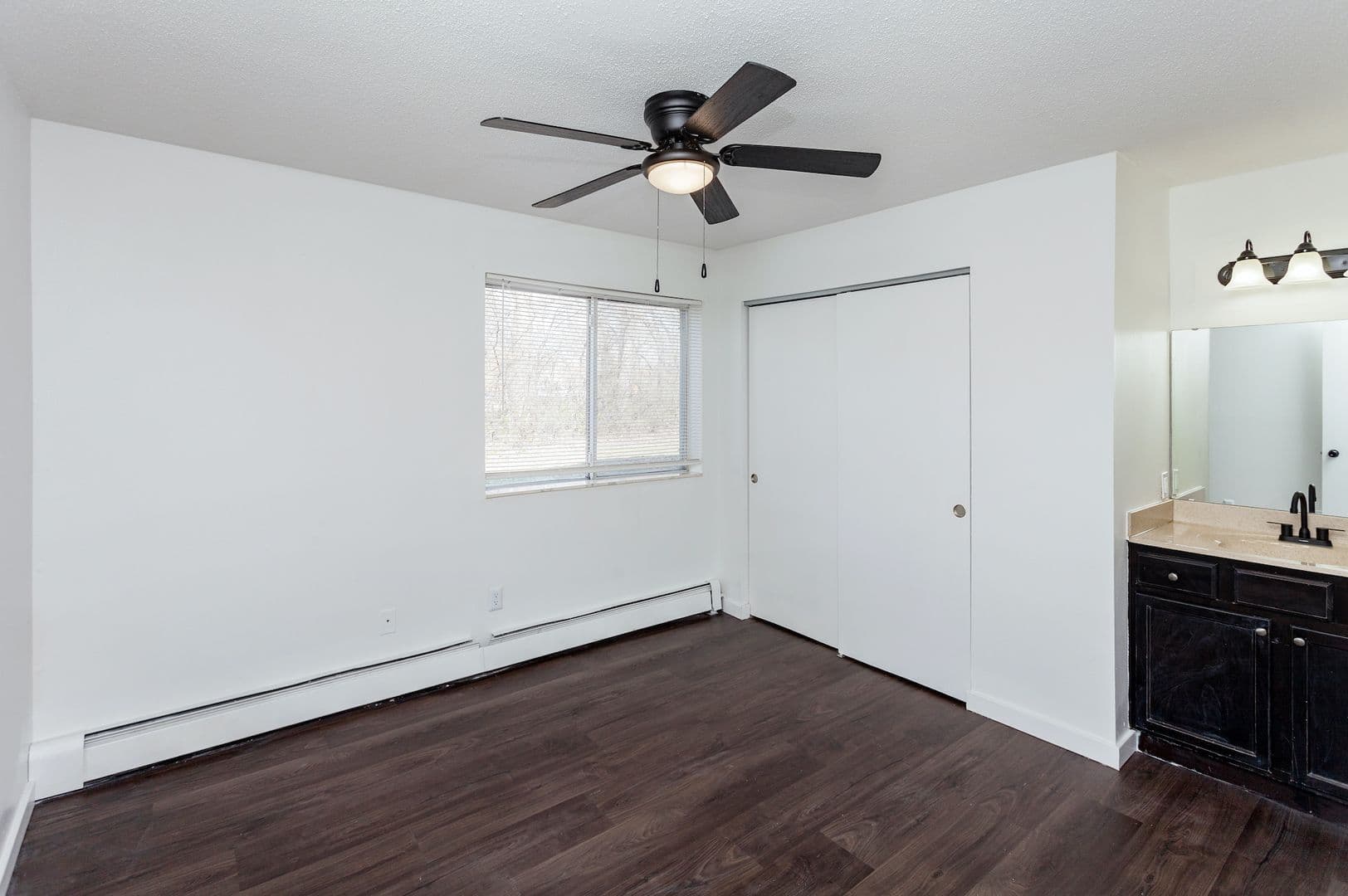 Des Moines Apartment: 1646 Hull Ave