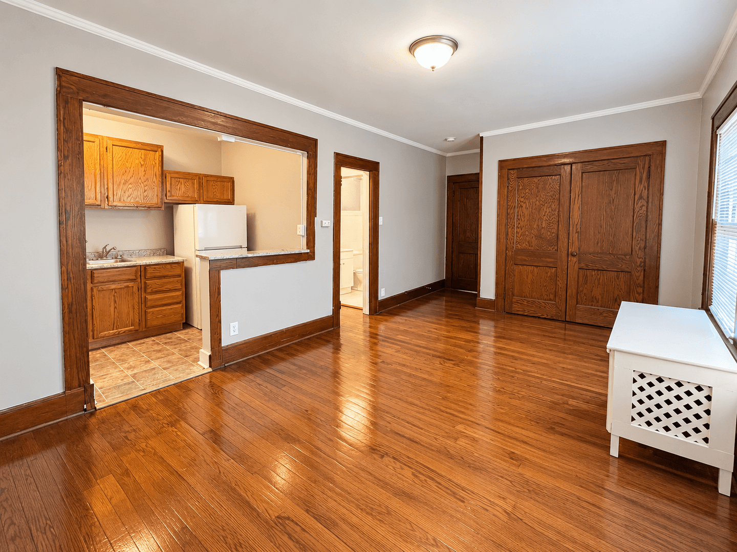 Des Moines Apartment: 3323 Ingersoll Ave