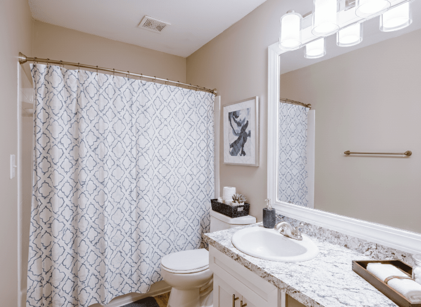 Kansas City Apartment: 1520 E 97th