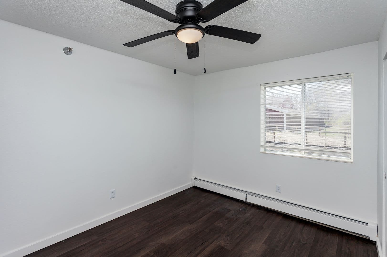 Des Moines Apartment: 1646 Hull Ave
