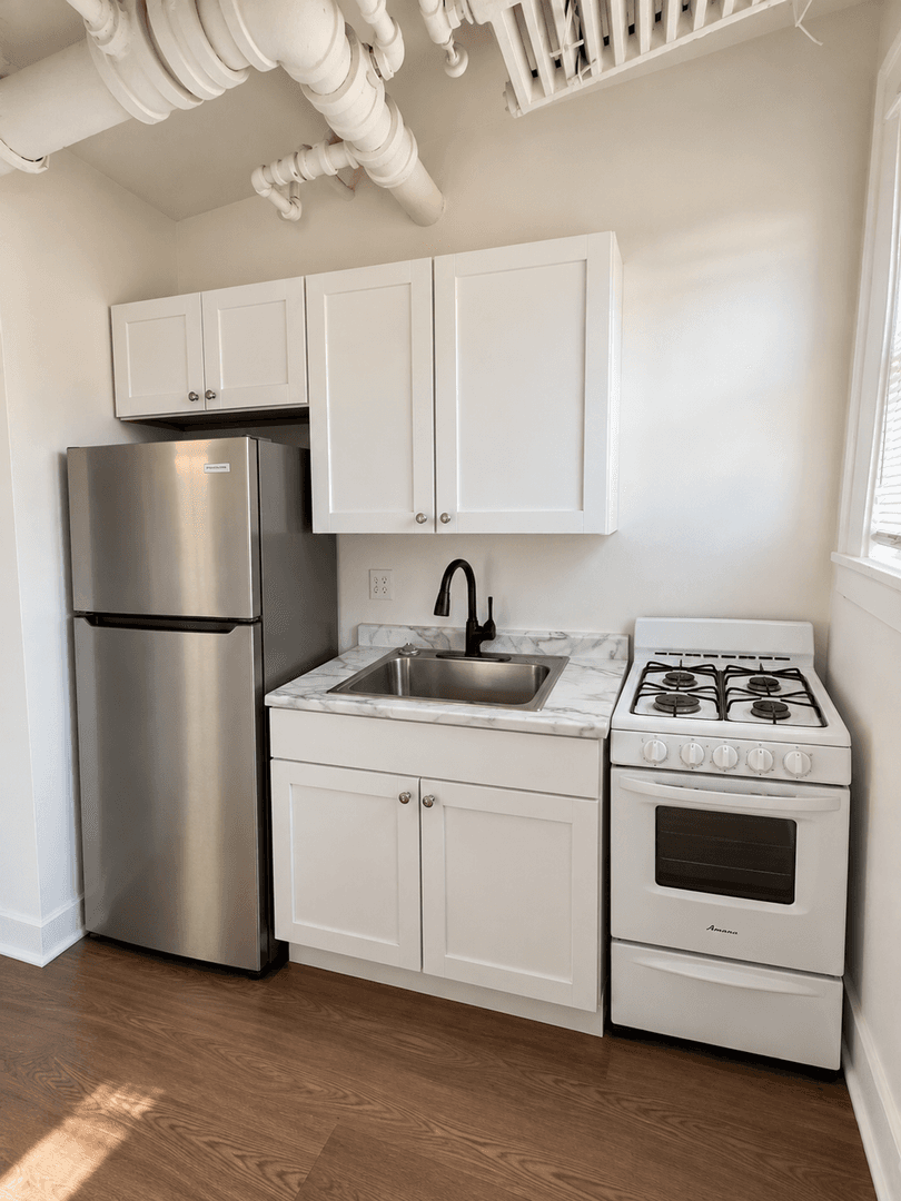 Des Moines Apartment: 3323 Ingersoll Ave