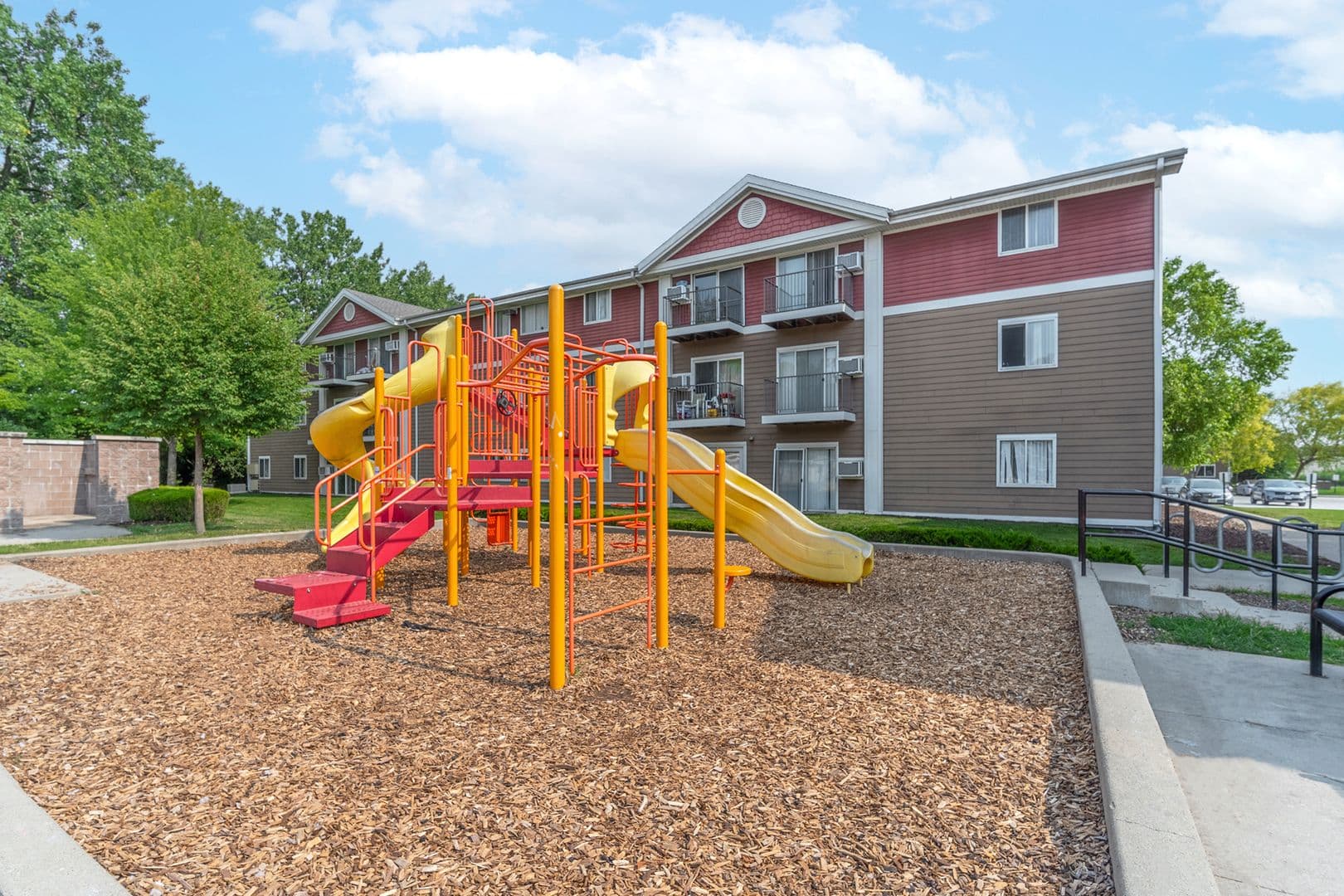Des Moines Apartment: 1646 Hull Ave