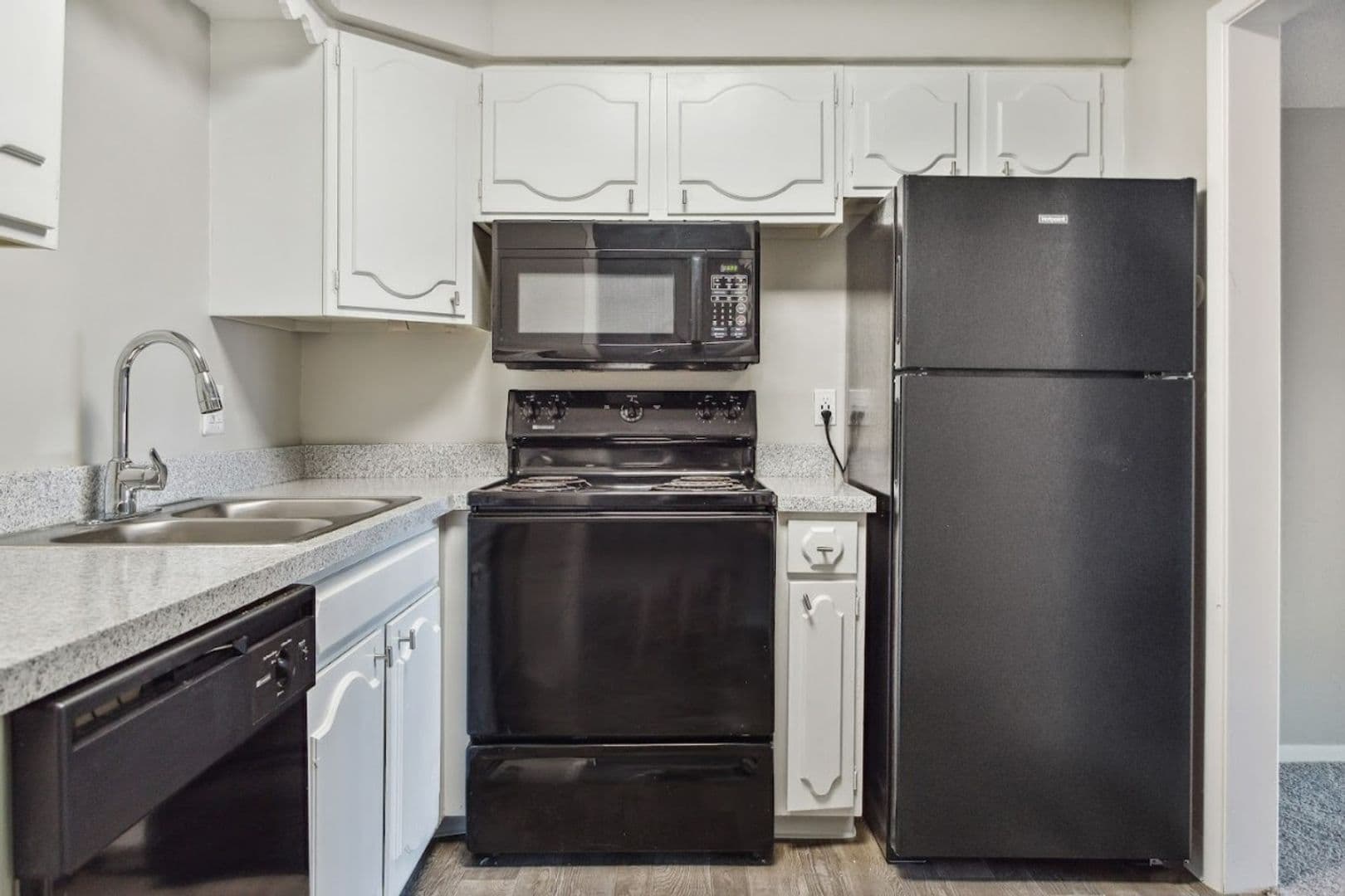 Kansas City Apartment: 1520 E 97th