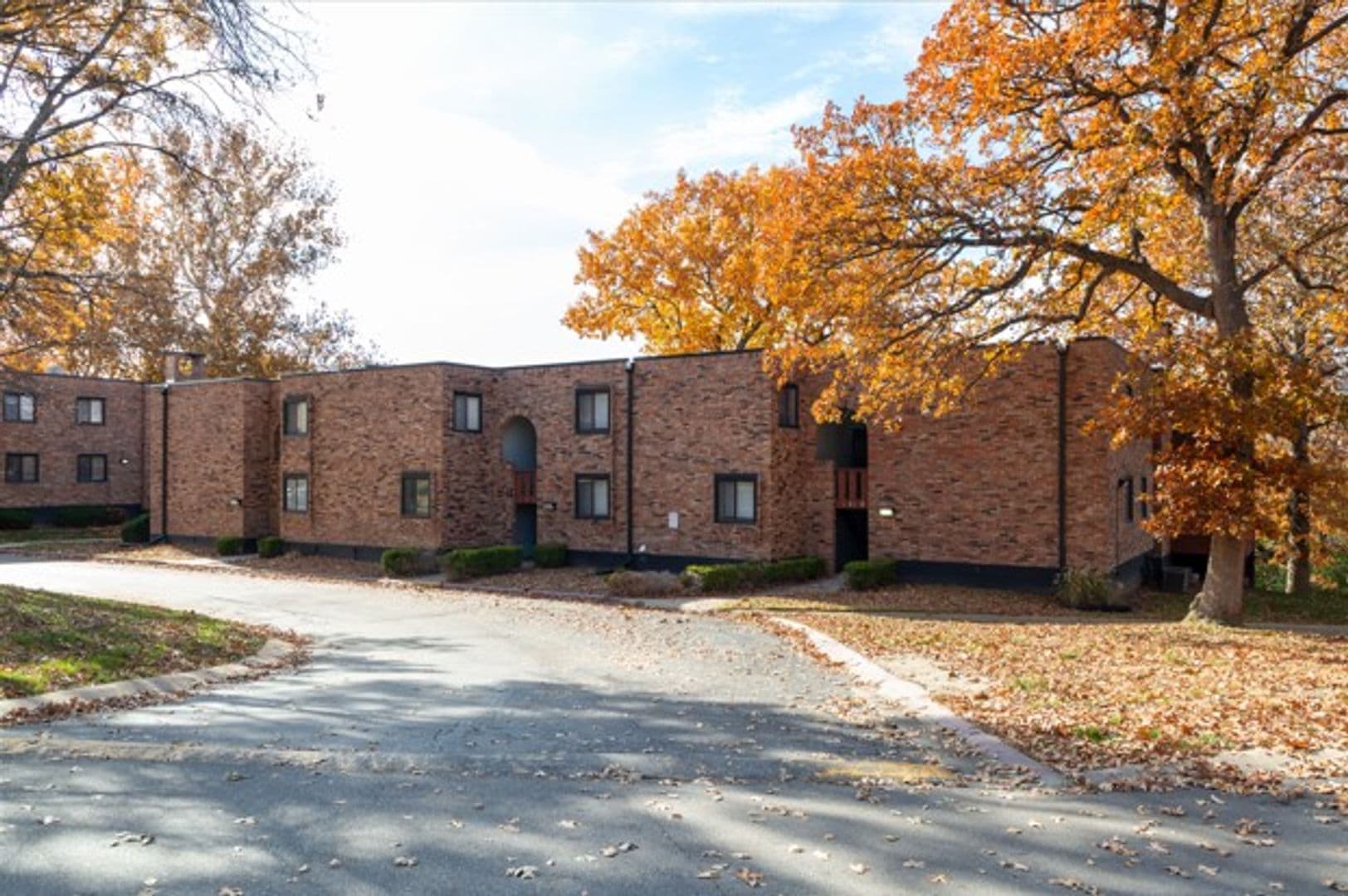 Kansas City Apartment: 1520 E 97th