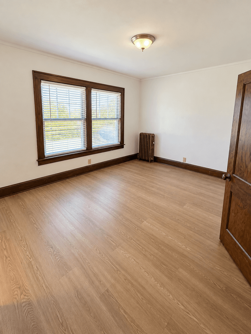 Des Moines Apartment: 3323 Ingersoll Ave