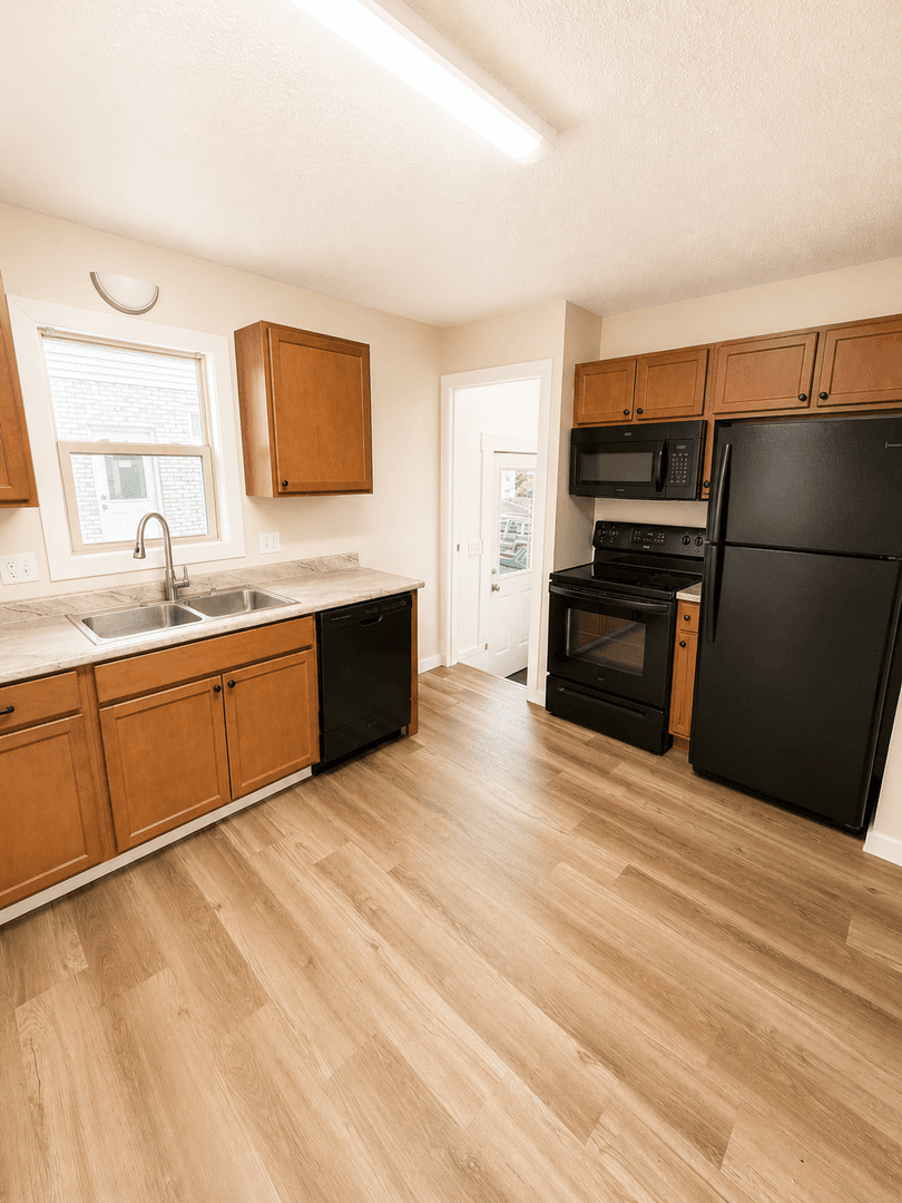 Des Moines Apartment: 2901 Boston Ave
