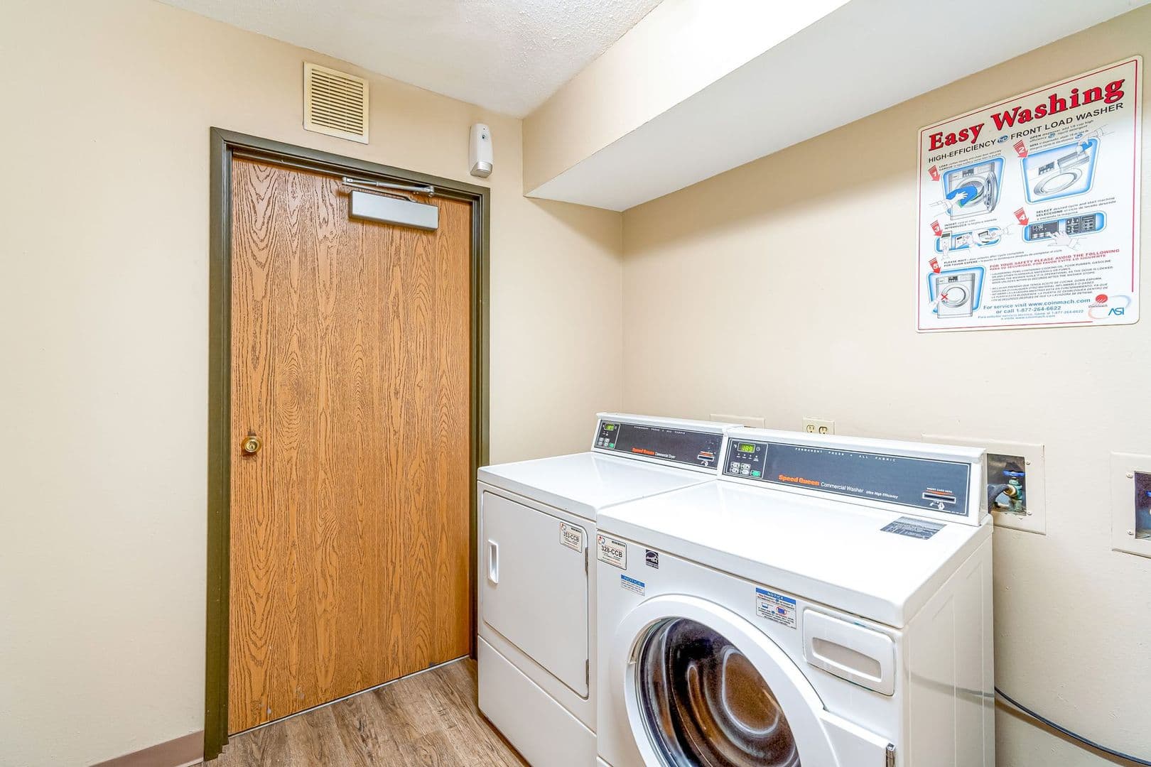 Des Moines Apartment: 1646 Hull Ave