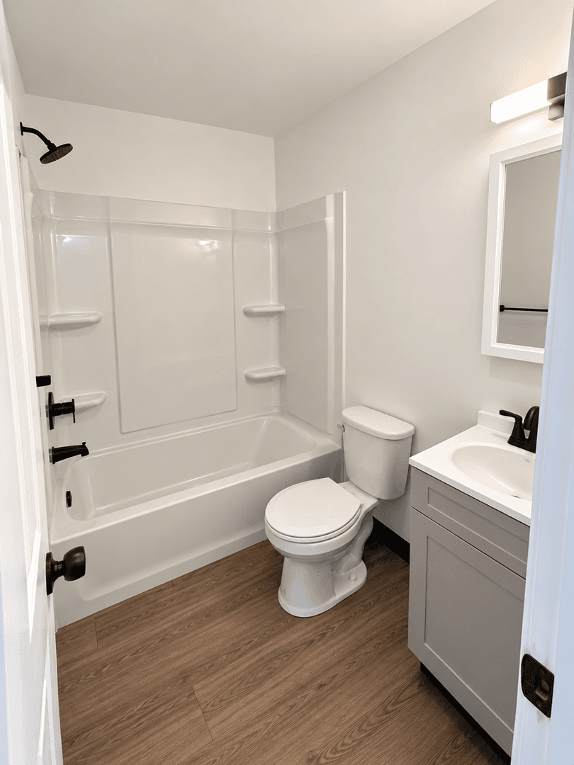 Des Moines Apartment: 3323 Ingersoll Ave