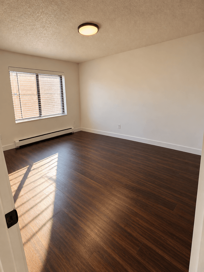 Des Moines Apartment: 211 E McKinley Ave