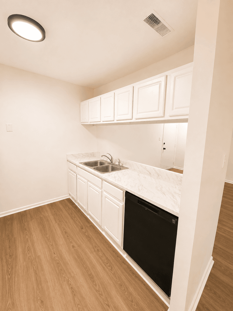 Des Moines Apartment: 2901 Boston Ave