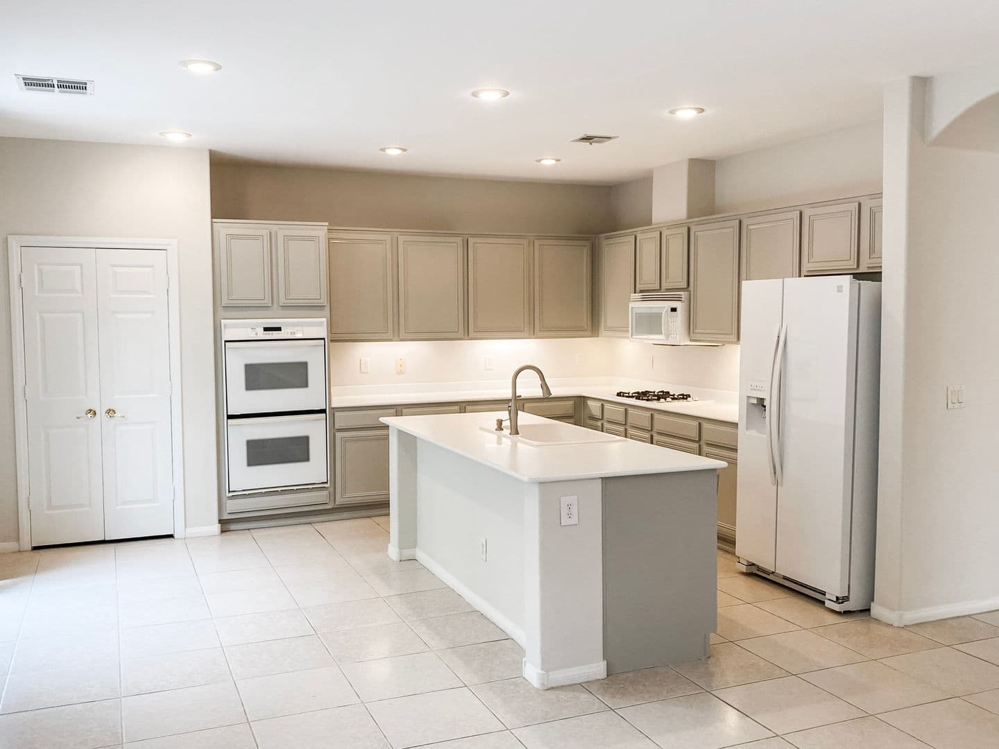 Las Vegas House: 11021 Mount Royal Ave.