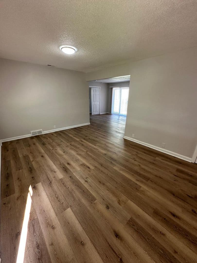Kansas City House: 11225 Corrington Ave