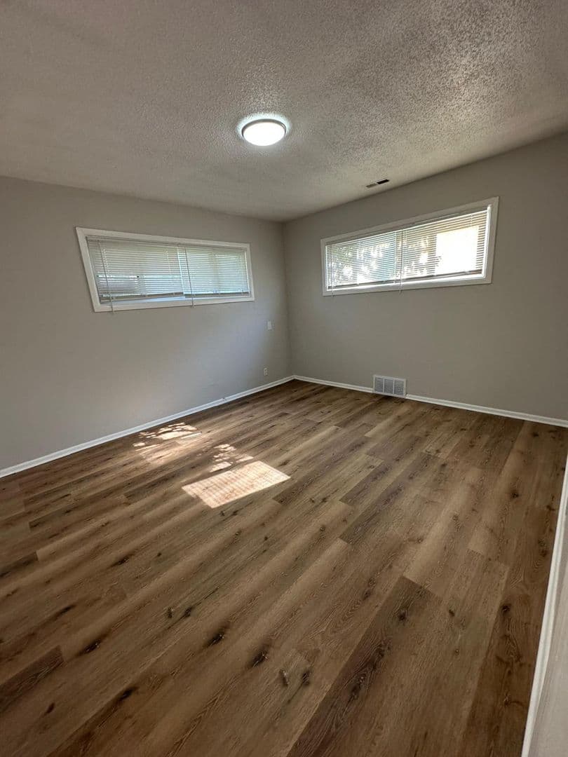 Kansas City House: 11225 Corrington Ave