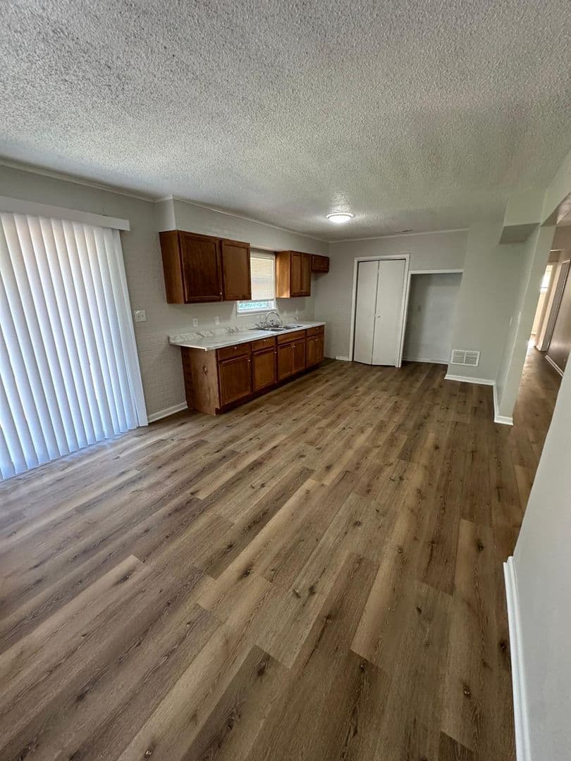Kansas City House: 11225 Corrington Ave