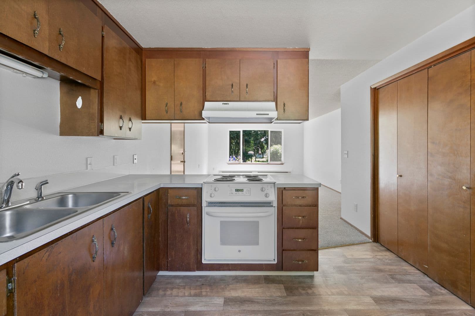 Tacoma Apartment: 9020 Pipeline Road E