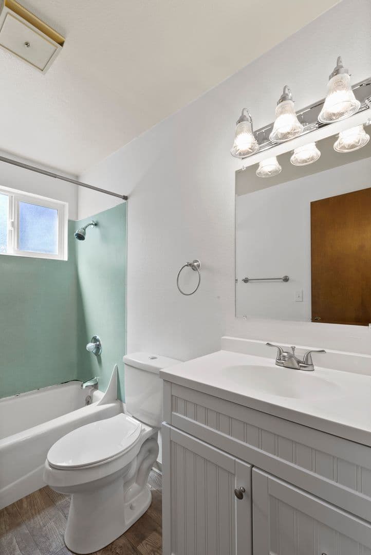 Tacoma Apartment: 9020 Pipeline Road E