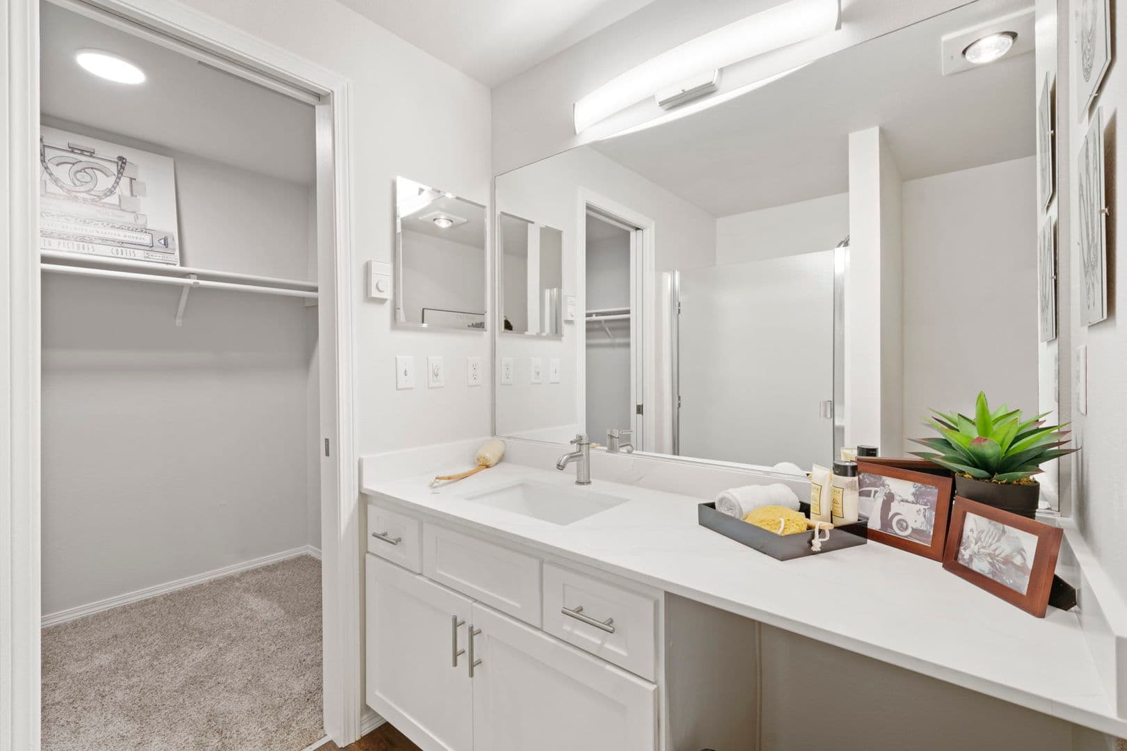 Tacoma Townhome: 1101 N Mountain View Ave, - F27