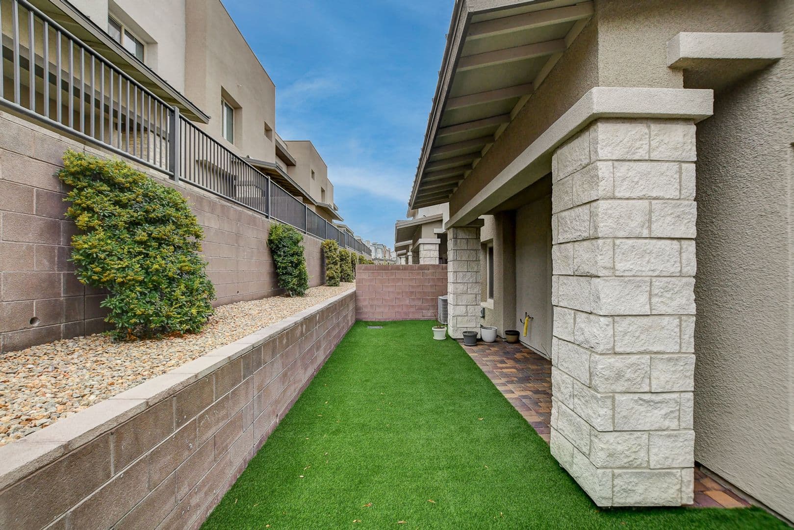 Las Vegas Townhome: 600 N Carriage Hill Dr #1035
