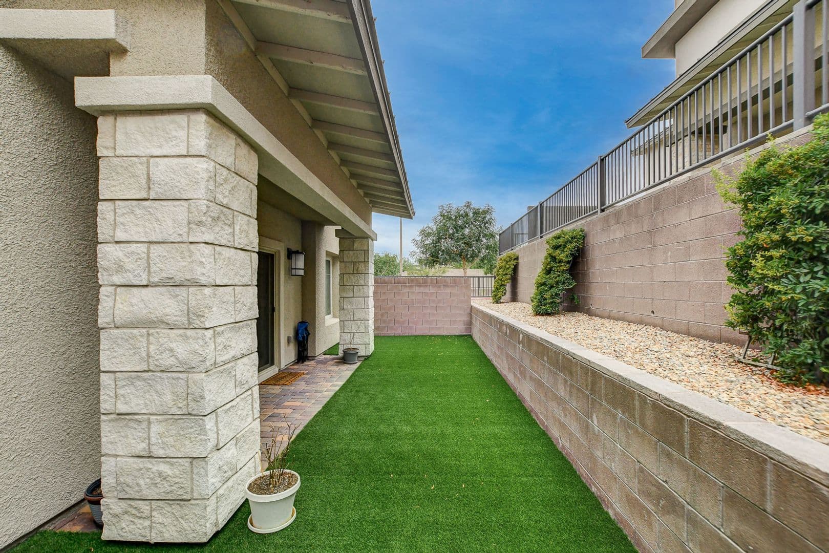 Las Vegas Townhome: 600 N Carriage Hill Dr #1035