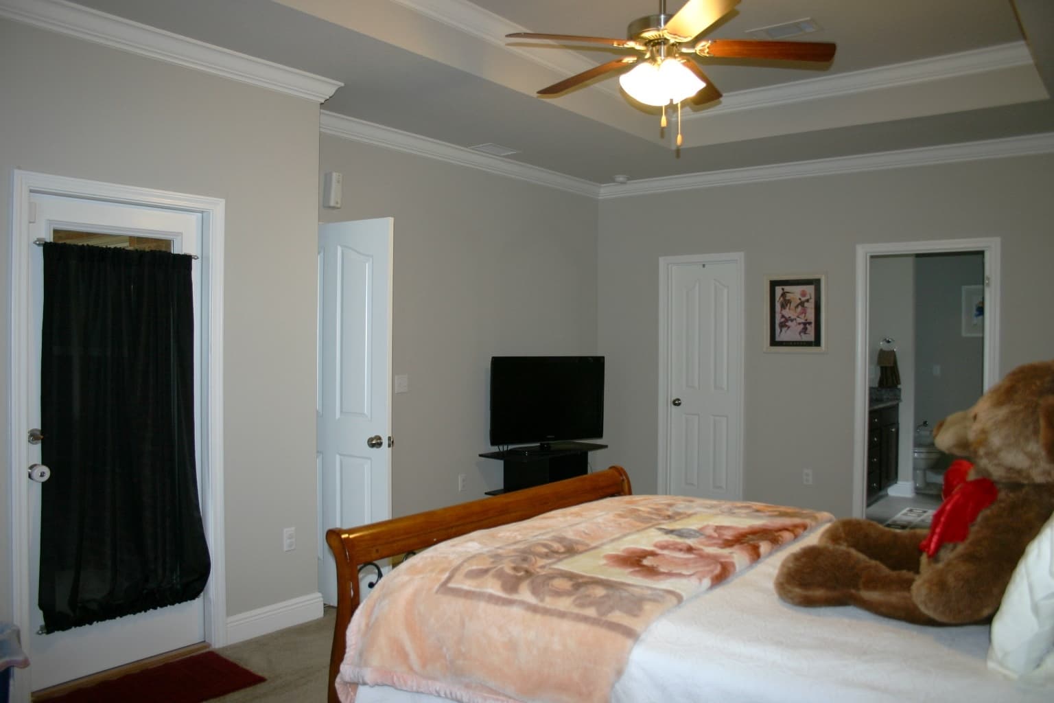 Crestview House: 658 Red Fern Road