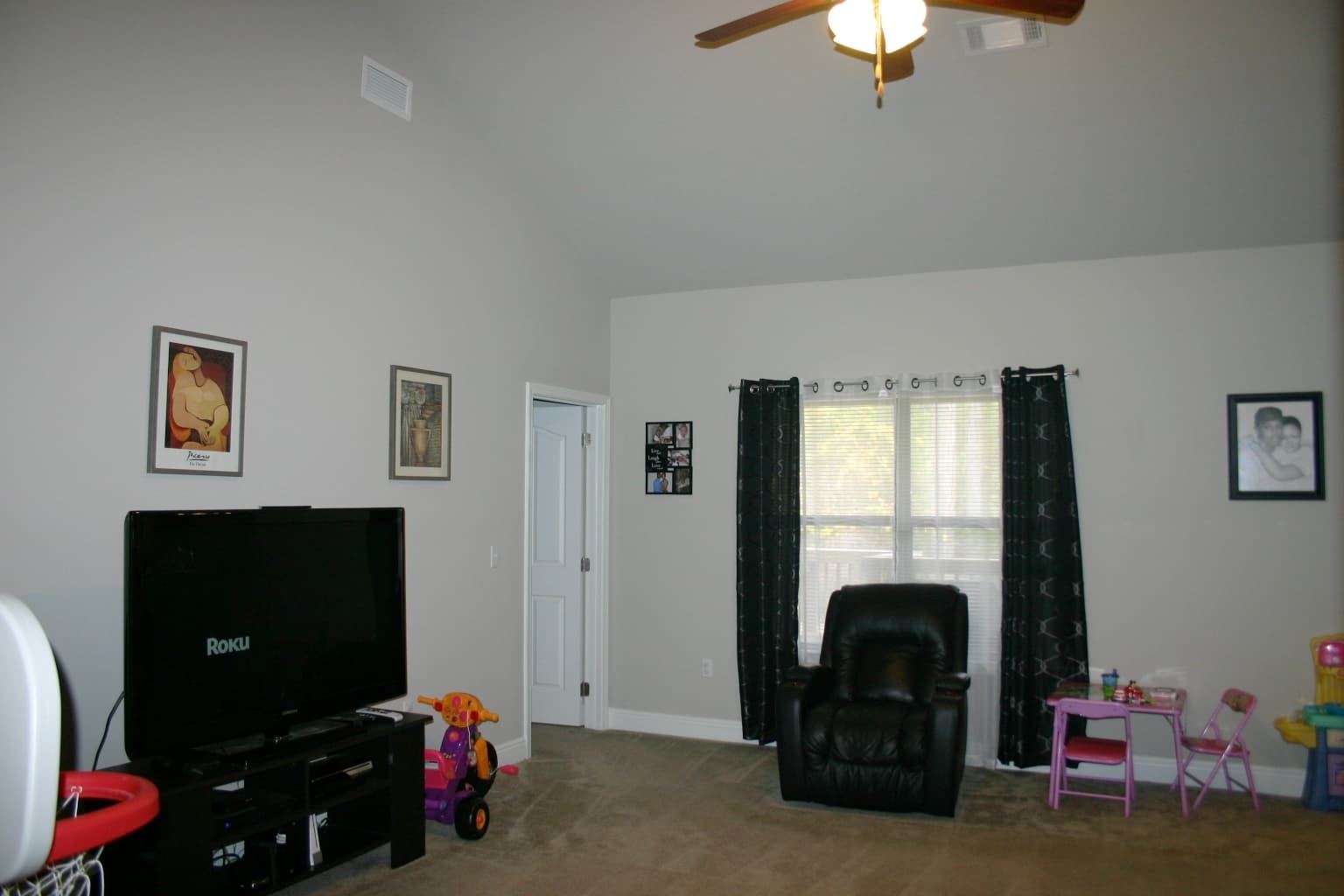 Crestview House: 658 Red Fern Road