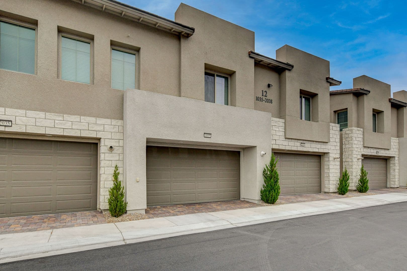 Las Vegas Townhome: 600 N Carriage Hill Dr #1035