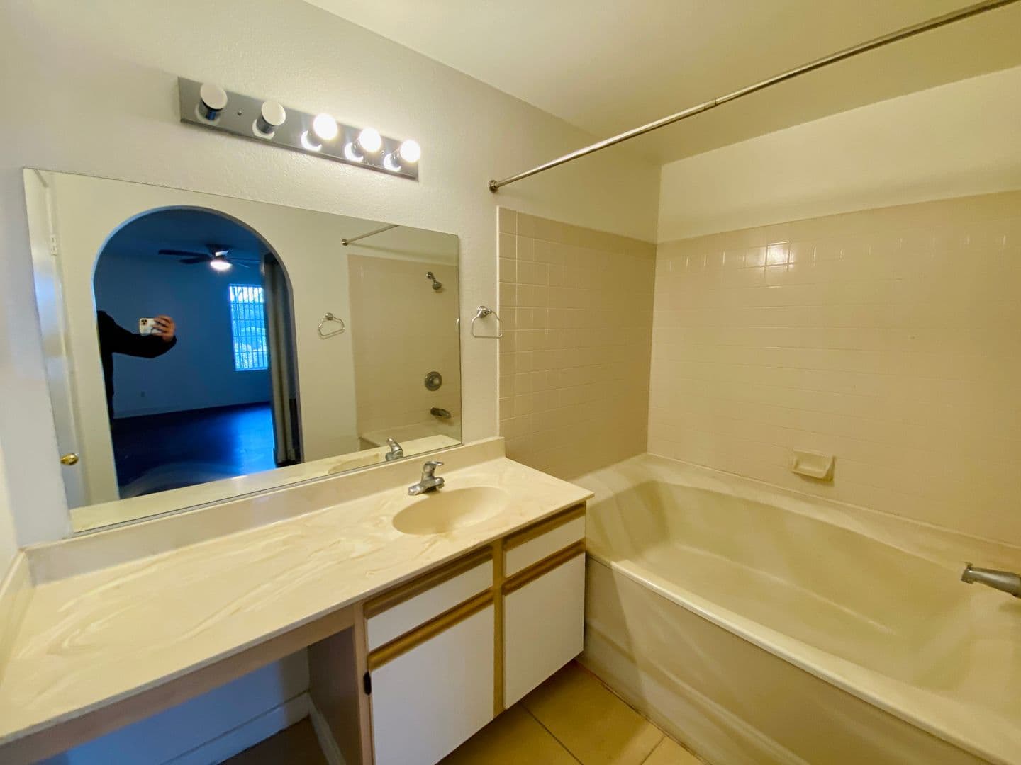 LAS VEGAS Apartment: 2200 FORT APACHE RD