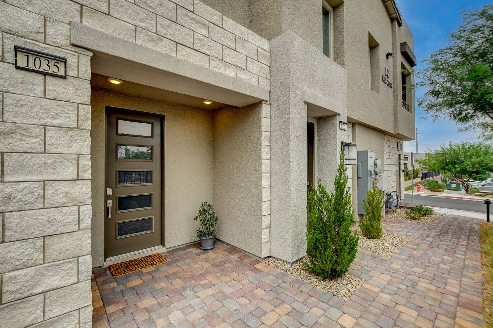 Las Vegas Townhome: 600 N Carriage Hill Dr #1035