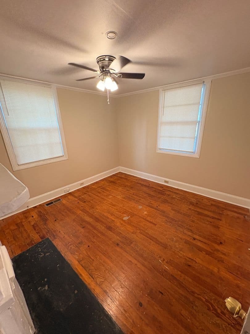 Athens House: 1085-B Macon Highway