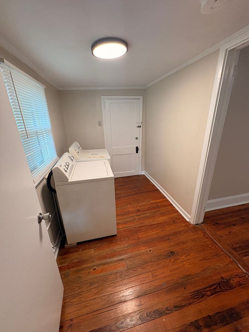 Athens House: 1085-B Macon Highway
