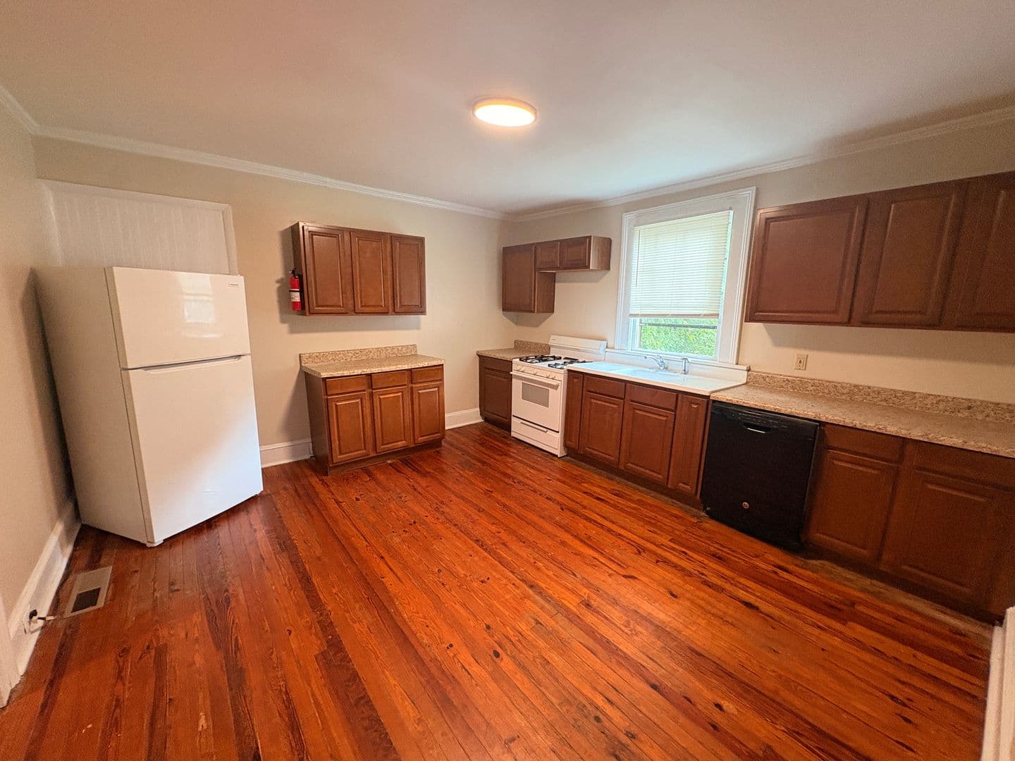 Athens House: 1085-B Macon Highway