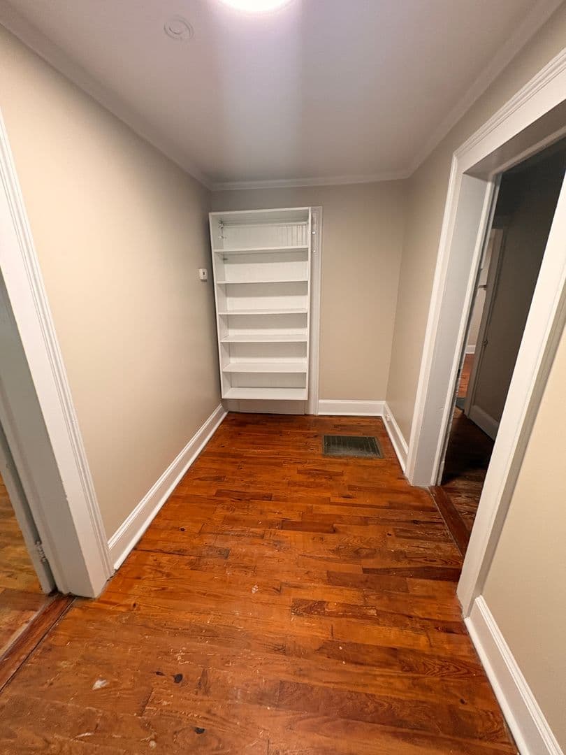 Athens House: 1085-B Macon Highway