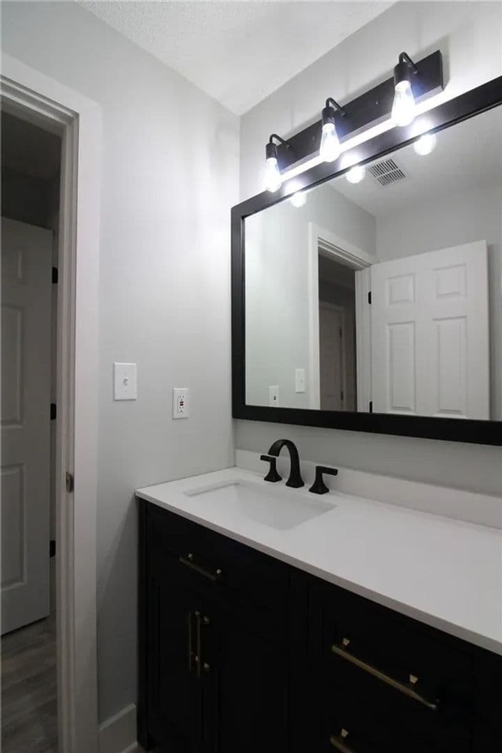Athens Condo: 2505 W Broad St. #212