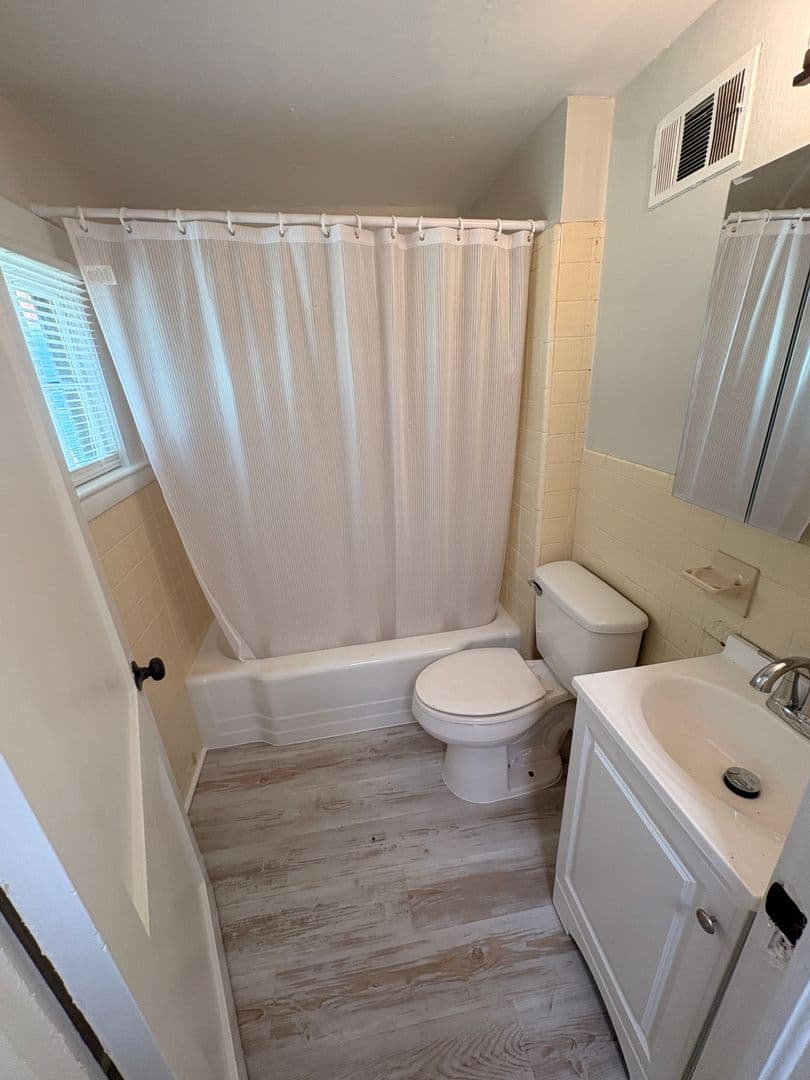 Athens House: 1095 Macon Highway