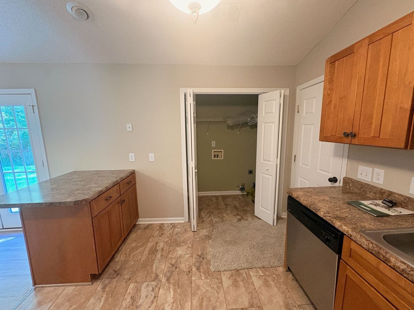 Athens House: 251 Twin Creek Shores