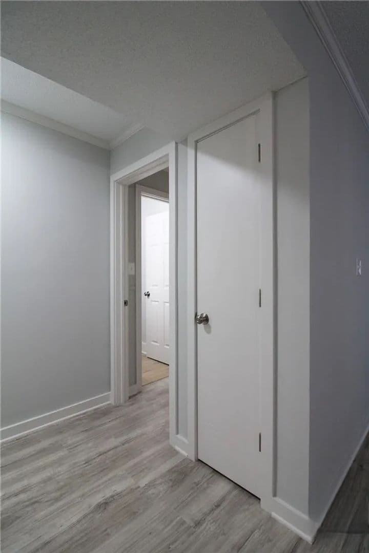 Athens Condo: 2505 W Broad St. #212